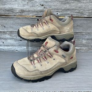 The North Face Shoes | The North Face X2 Women Low Top Hiking Boot Sz 8 | Color: Cream/Tan | Size: 8 | Nanrangel's Closet